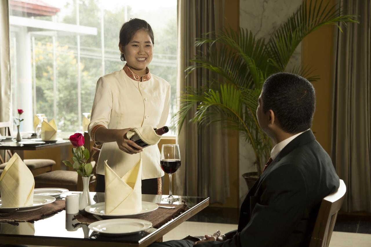 Royal Taunggyi Hotel Luaran gambar