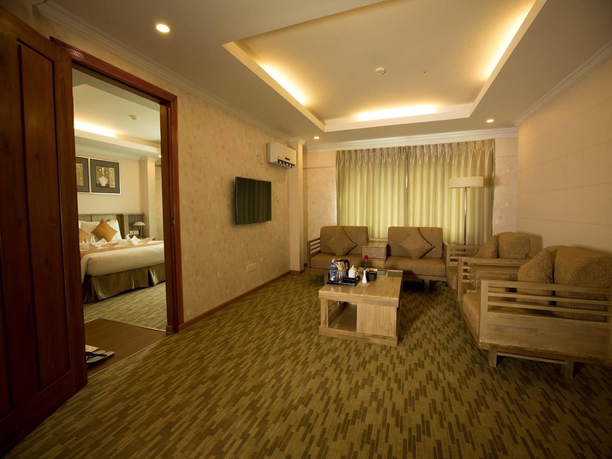 Royal Taunggyi Hotel Luaran gambar